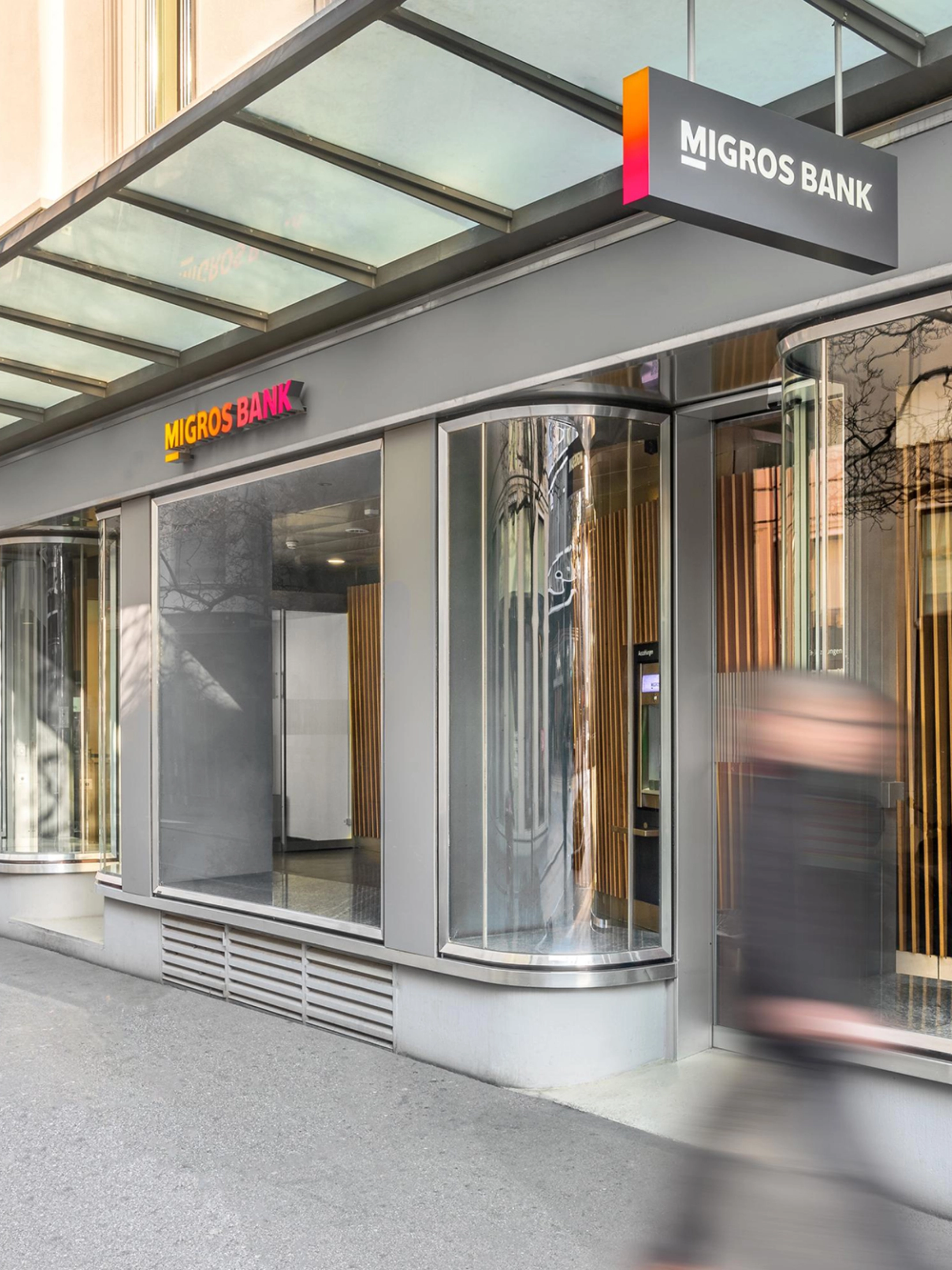 Die Migros Bank baute im ersten Halbjahr 2024 ihre Kundenbasis weiter ...