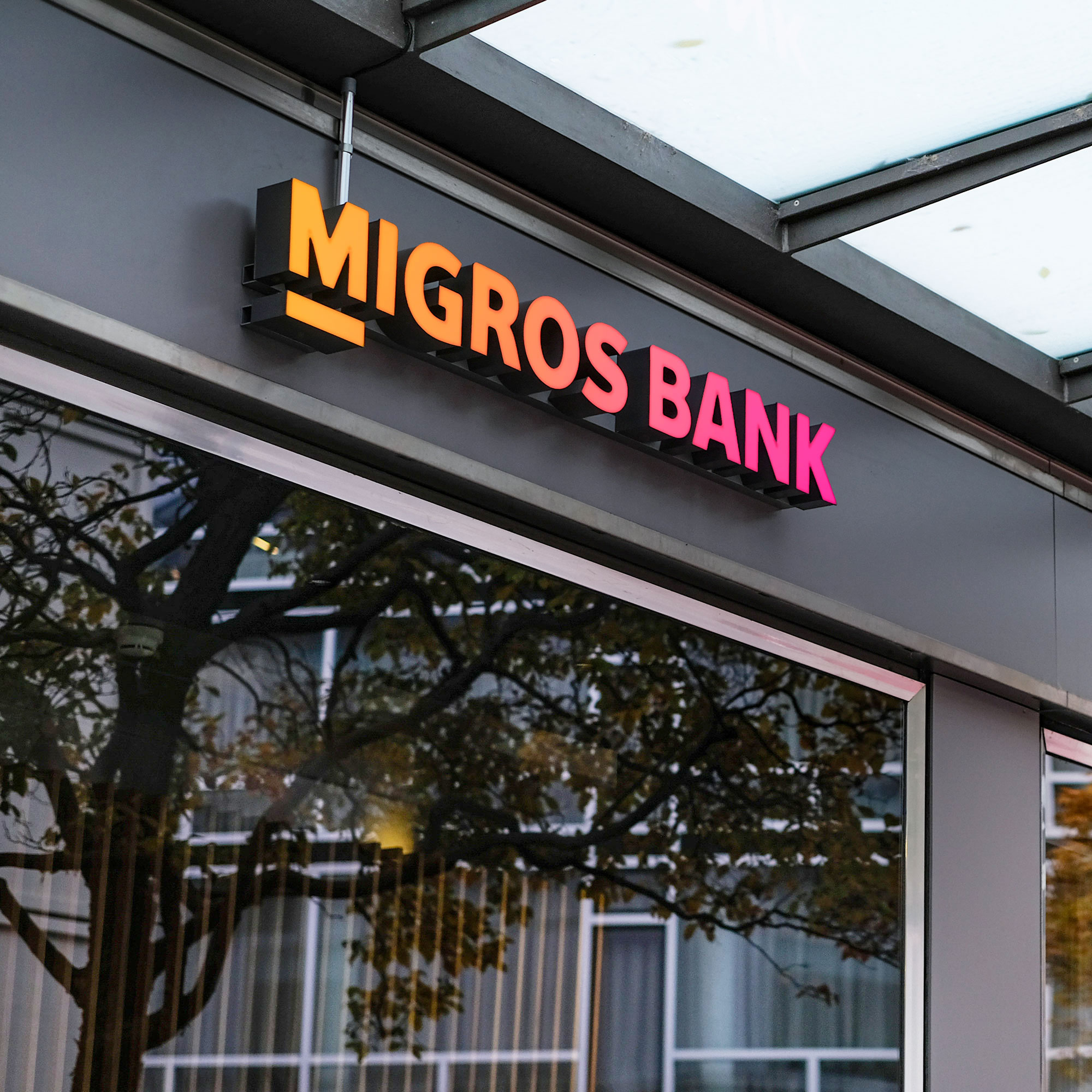 Neue Filiale der Migros Bank aussen
